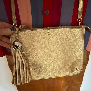 Tory Burch NWOT Gold Crossbody Purse With Tassle